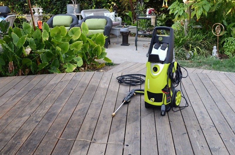 How-To-Clean-A-Lawn-Mower-Using-Pressure-Washer-2