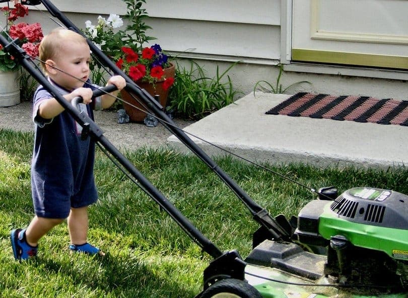 10-lawn-mower-safety-tips-2